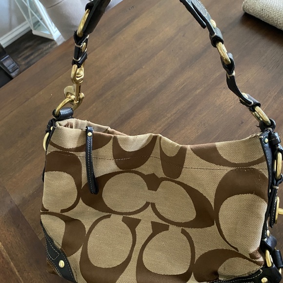 Authentic Coach Medium Shoulder Bag - Picture 2 of 7